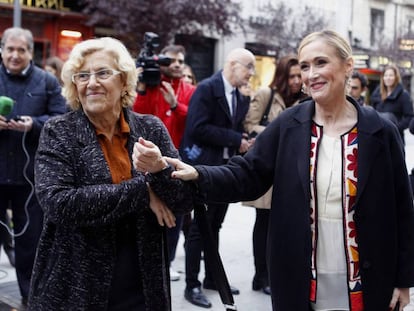 Manuela Carmena y Cristina Cifuentes, tras su almuerzo de esta tarde.