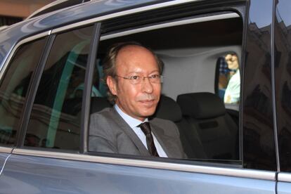 El diseñador José Víctor Rodríguez Caro, llegando a la ceremonia. Sí, es Victorio.