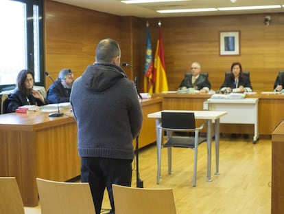 El asesino confeso de su mujer, en el juicio en Castell&oacute;n.