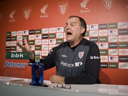 Marcelo Bielsa, durante la rueda de prensa ofrecida en Lezama.