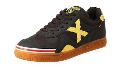 Estas zapatillas Munich para hombre cuentan con un estilo deportivo que combina con todo.