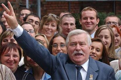 Lech Walesa, durante un encuentro en Gdansk con jóvenes nacidos el mismo día que Solidaridad.