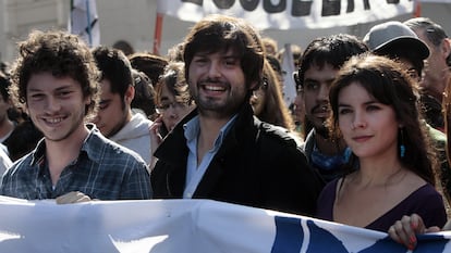 Noam Titelmann, Gabriel Boric y Camila Vallejo en Santiago de Chile