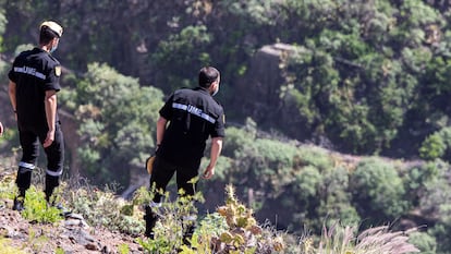Miembros de la Policía y la Unidad Militar de Emergencias buscaban en febrero de 2021 en el norte de Gran Canaria rastros que permitan dar con el paradero de Juana Ramos.