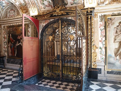 Sepulcro de Santa Teresa en Alba de Tormes, Salamanca.