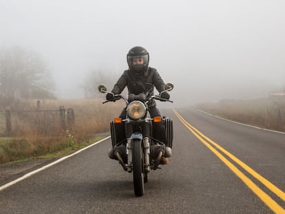 La protección ideal para tus manos al conducir la moto en los días fríos y lluviosos. GETTY IMAGES.