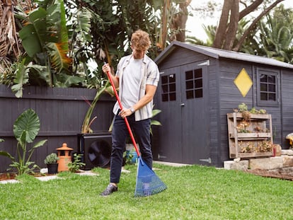 Artículo de EL PAÍS Escaparate que narra las ventajas de usar el cobertizo metálico para el jardín más vendido en Amazon