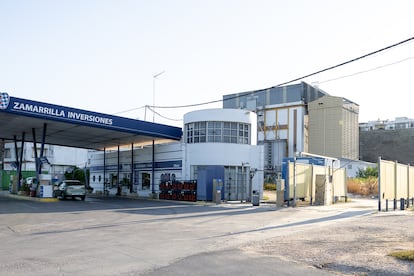 Gasolinera de la que surge el problema de los gases en Coria del Río.
