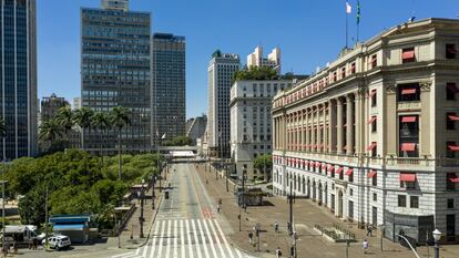 O viaduto do Chá, no centro de São Paulo, que em dias normais costuma ser uma das áreas mais movimentadas da cidade.