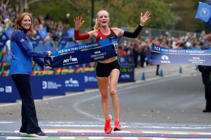 Shalane Flanagan, tras plocamarse campeona femenina en el Maratón de Nueva York, el 5 de Noviembre de 2017.
