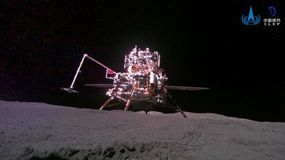 La sonda Chang'e 6, fotografiada el 3 de junio por el rover que transportaba a bordo.