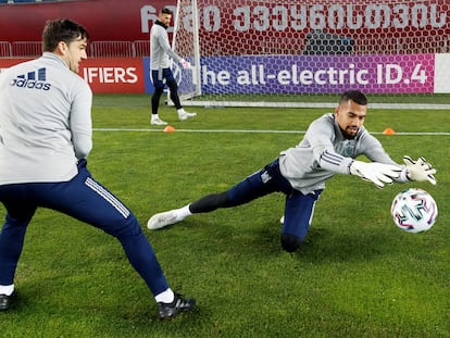 Robert Sánchez durante el entrenamiento de la selección previo al encuentro de clasificación para el mundial del 2022 que disputan este miércoles frente a Kosovo.