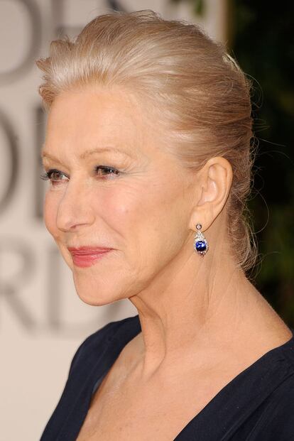 El cutis perfecto de Helen Mirren apenas necesitó un toque de color en los labios y en los pendientes para resaltar.