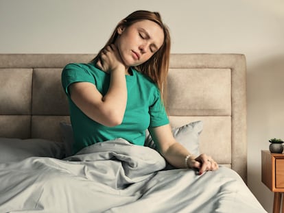 Una almohada cervical mejorará tu descanso. GETTY IMAGES.
