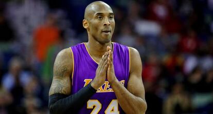 Kobe Bryant durante un partido contra los Pelicans de Nueva Orleans