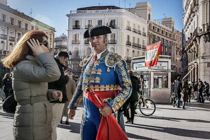 Un torero en la Puerta del Sol en 2014, dentro del volumen Somos la calle.