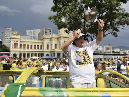 Manifestante, no último dia 13, usa camiseta em defesa do juiz Sergio Moro.