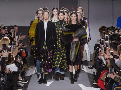 La lección de moda de Dries Van Noten en su poderoso desfile número 100