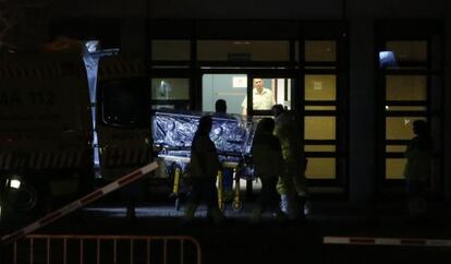 Traslado de Teresa Romero desde el hospital de Alcorcón al Carlos III.
