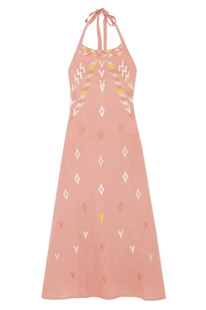 Rosa palo, estampado y con cuello halter. Así es este vestido de All Things Mochi (295 euros).