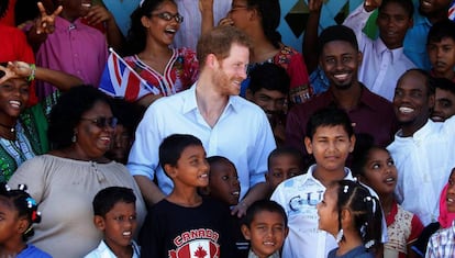 El pr&iacute;ncipe Enrique junto el centro para ni&ntilde;os Joshua House, durante su visita oficial a Georgetown (Guayana), el pasado 4 de diciembre.