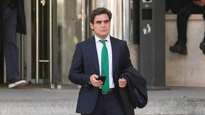 Juan José Güemes sale este lunes de los juzgados la Plaza de Castilla, en Madrid, tras ser imputado.