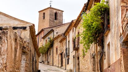 Una de las calles de Caracena, en la provincia de Soria.