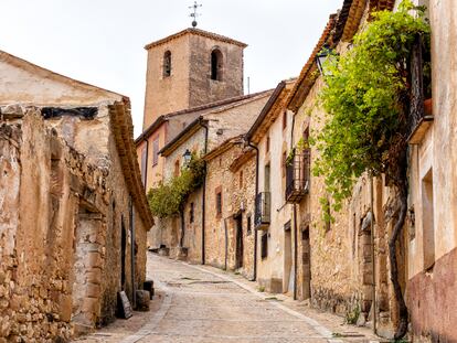 Una de las calles de Caracena, en la provincia de Soria.