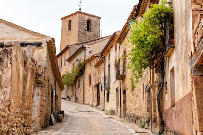 Una de las calles de Caracena, en la provincia de Soria.