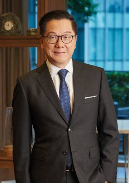 El magnate filipino Andrew L. Tan, en una imagen corporativa de su holding Alliance Global.