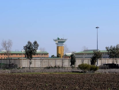Exterior de la cárcel de Huelva. 