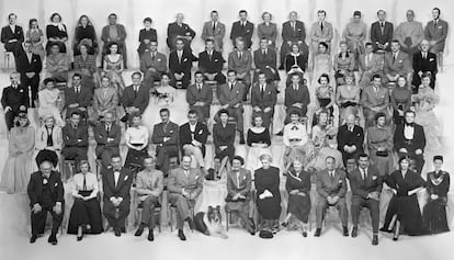 Imagen de 1948 de las grandes estrellas de la Metro Golden Mayer. Entre ellas, Errol Flynn, Clark Gable, Ava Gardner, Judy Garland, Katharine Hepburn, Fred Astaire, Mario Lanza, Peter Lawford, Ginger Rogers, Janet leigh, Robert Taylor, Frank Sinatra, Spencer Tracy, Lionel Barrymore, Ethel Barrymore, Lassie, Esther Williams, Gene Kelly, Howard Keel, Vera-Ellen, Jane Powell y Angela Lansbury.