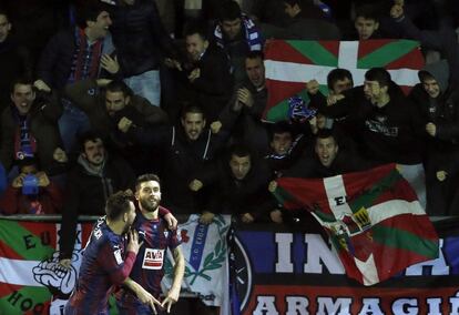 Borja Bastón celebra un gol al Espanyol.