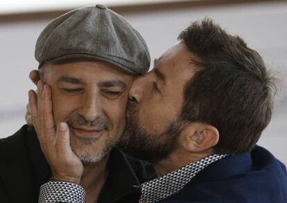 Los actores Antonio de la Torre (d) y Roberto Álamo, durante a presentación de "Que Dios nos perdone" , que compite en la sección oficial.