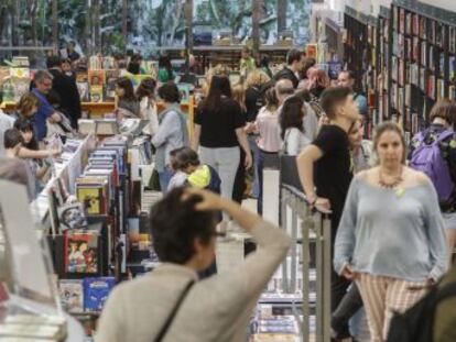 Cerca de 4.900 paradas de libros y flores, la mayoría en el centro de Barcelona que estrena más zonas sin tráfico