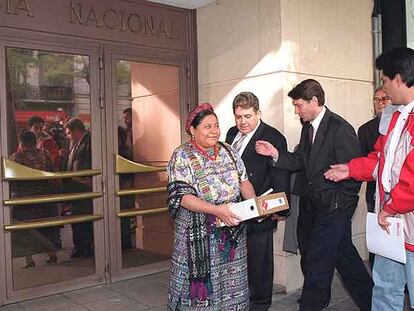 Rigoberta Menchú, en 1999, cuando denunció el genocidio de los mayas en la Audiencia Nacional.