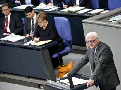 Steinmeier, del SPD, durante su intervenci&oacute;n en el Parlamento.