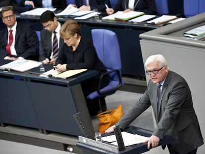 Steinmeier, del SPD, durante su intervenci&oacute;n en el Parlamento.