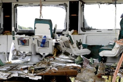 Interior de uno de los vagones del tren Alvia que descarril&oacute; cerca de Santiago de Compostela. 