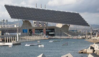 Instal·lació fotovoltaica al Fòrum (Barcelona).