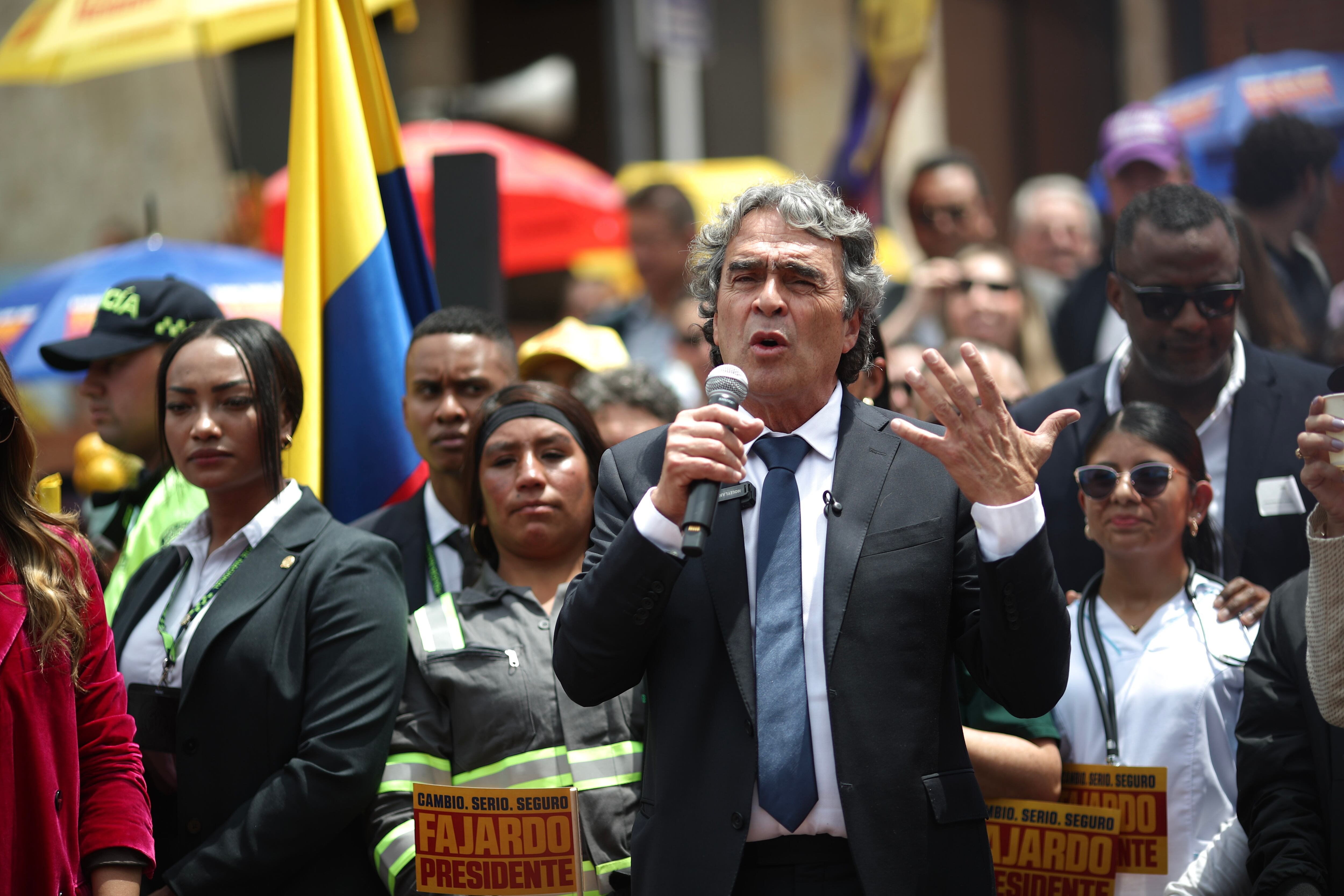 Sergio Fajardo contraataca a Iván Cepeda con la Constituyente de Petro, los escándalos de corrupción y la crisis de la paz total