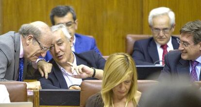 Javier Arenas en su nuevo asiento en el Parlamento de Andaluc&iacute;a.