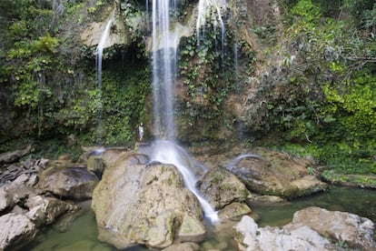 El Salto de Soroa, bautizado como el Arcoíris de Cuba: una cascada de 22 metros de altura en la que además está permitido bañarse.