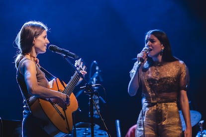 La cantante y guitarrista Lucía Fumero durante el concierto inaugural del festival Mercat de Música Viva, el año pasado.