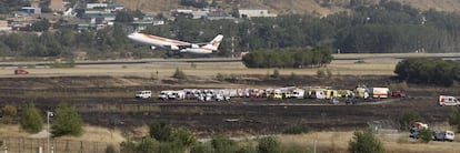 The take-off warning system (TOWS) fails to warn the pilots of the incorrect position of the flaps. In the image, an Iberia flight takes off from Barajas once the airport was reopened to traffic, flying over the Spanair crash site.