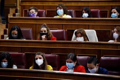 Bancada del grupo Podemos durante el debate de la moción de censura.