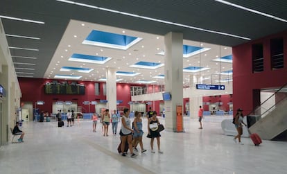 Terminal de embarque do aeroporto de Chania.