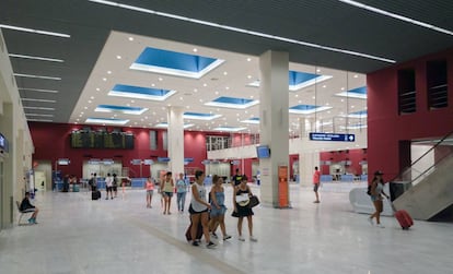 Terminal de salidas del aeropuerto de Chania