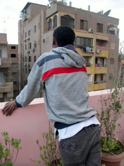 Benyamín, en la sede de una ONG en el barrio cairota de Maady.