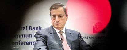  El presidente del Banco Central Europeo (BCE), Mario Draghi, participa en la Conferencia de Comunicaciones del BCE en Francfort